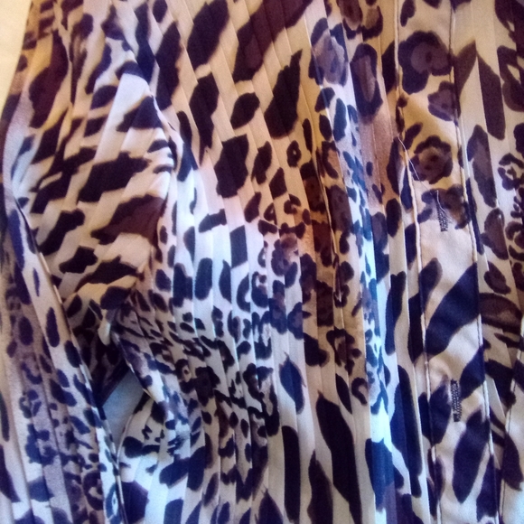 NWOT Sarah B Studio Pleated Leopard Print Button Up Sheer Blouse Sz M - Picture 2 of 11